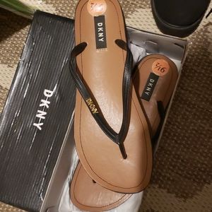 DKNY Sandals NIB 91/2